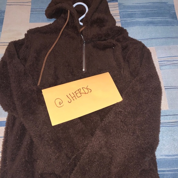 Fur hoodie - Picture 2 of 2